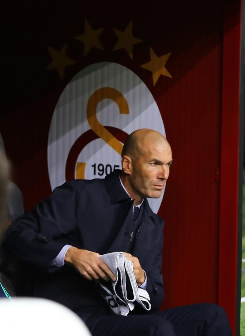<p>Yollar ayrılacaktı... </p><p>L'Equipe'e göre Real Madrid, 22 Ekim'de oynanan Galatasaray maçından kötü bir sonuç alsaydı Zidane ile yollar ayrılacaktı.</p>