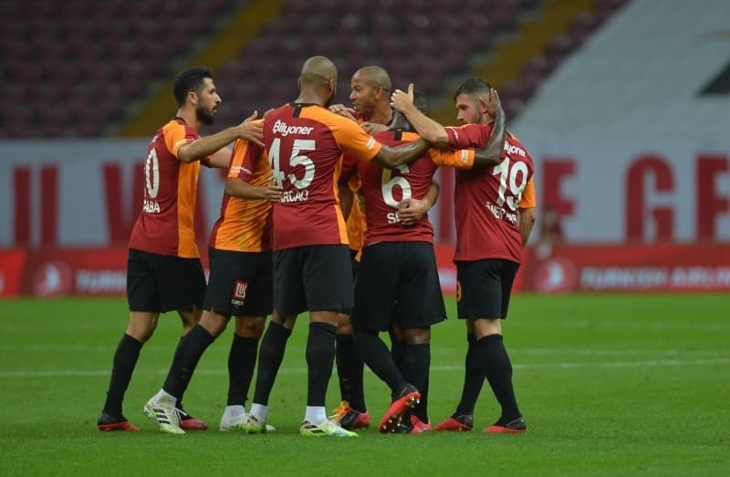 <p>Sosyal medyada ise Galatasaray taraftarları Belhanda'ya tepki gösterdi. İşte o paylaşımların bazıları...</p>