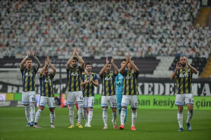 <p>Fenerbahçe'nin tecrübeli futbolcusu Garry Rodrigues, Beşiktaş karşısında da maça yedek kulübesinde başladı. Sarı-lacivertlilerin ligin 29. haftasında BtcTurk Yeni Malatyaspor ile oynadığı karşılaşmaya ilk 11'de başlayan ve sarı kart görerek cezalı duruma düşen Rodrigues, daha sonra ilk 11'de görev alamadı.</p>