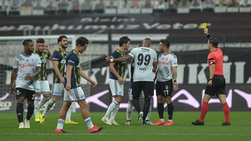 <p>Fenerbahçe, Beşiktaş derbisine 4 oyuncusundan yoksun çıktı. Sarı-lacivertlilerde Tolgay Arslan ve Luiz Gustavo'nun yanı sıra sakatlıkları bulunan Mehmet Ekici, Mevlüt Erdinç de derbide forma giyemedi.</p>