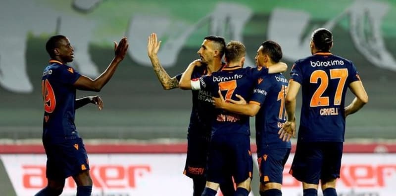<p>Eskiden olduğu gibi kolay kazanmak yok, herkes herkesi yenebiliyor. Ve adil bir şekilde oynandığında gerçekten durum böyle. Galatasaray'ı, Fenerbahçe'yi ve Beşiktaş'ı da tebrik ediyorum.</p>