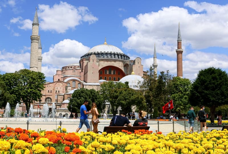 <p>Ayasofya Cuma namazna hazrlanyor...</p>