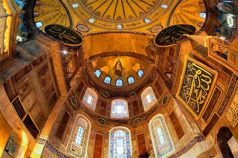 <p>Ayasofya Cuma namazna hazrlanyor...</p>