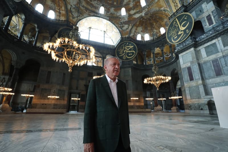 <p>Ayasofya Cuma namazna hazrlanyor...</p>