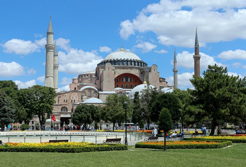 <p>Ayasofya Cuma namazna hazrlanyor...</p>