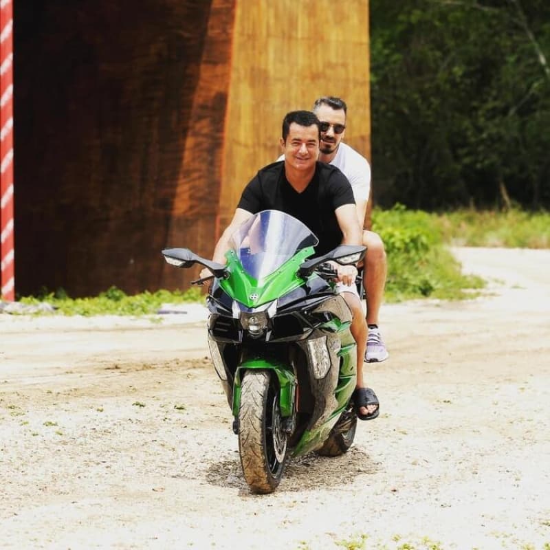 <p>stanbul doumlu olan 38 yandaki Merthan Al, Bakrkyspor'da futbola balad ve Rize'den Kasmpaa ve Adanaspor'a kadar birok takmda forma giydi.<br></p>