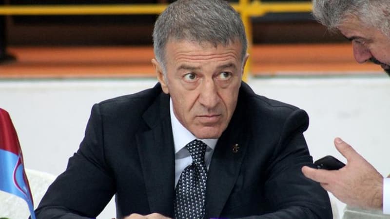 <p>'Trabzonspor'un, yabanc teknik direktrle alacan zannetmiyorum. ota Arveladze, yabanc saylmaz. Yabanc bir teknik direktrn, Ahmet Aaolu ynetimiyle kolay uyum salayabileceini dnmyorum. Trabzon medyasnn, camiasnn, seyircinin ve ehrin ne diyecei de nemli. Zor tercihler bunlar. Hi beklenmedik bir ismin kabileceini dnyorum'</p>