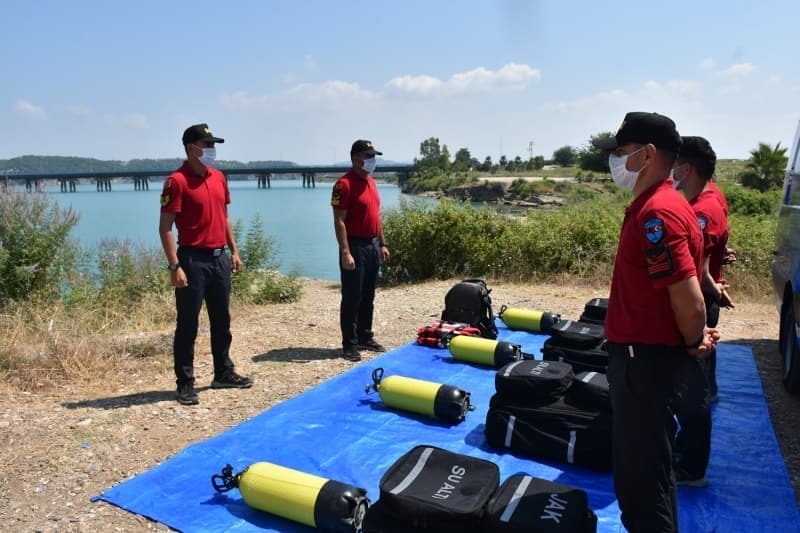 <p>Tim, 6 Nisan'da Ceyhan Nehri'ne d��erek kaybolan 61 ya��ndaki vatanda��n 15 May�s'ta cans�z bedenini buldu.</p>