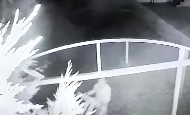 <p>Masay glgeliin altna ekerek kendini asan gencin, ksa sre sonra da imam Akar'n ve evredeki vatandalarn gelmesi ile kurtarlmas yer ald.</p>