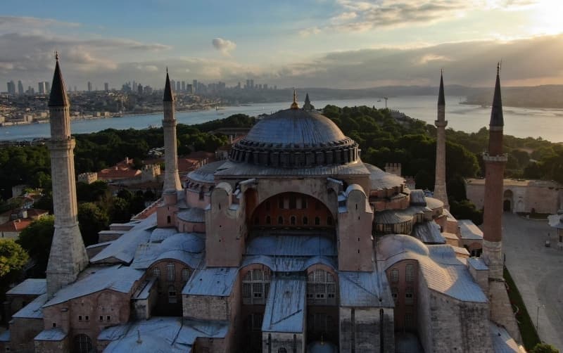 <p class='MsoNormal'>Namaz klnacak alanlara giriler yarn sabah 10.00'dan  itibaren balayacak.</p>