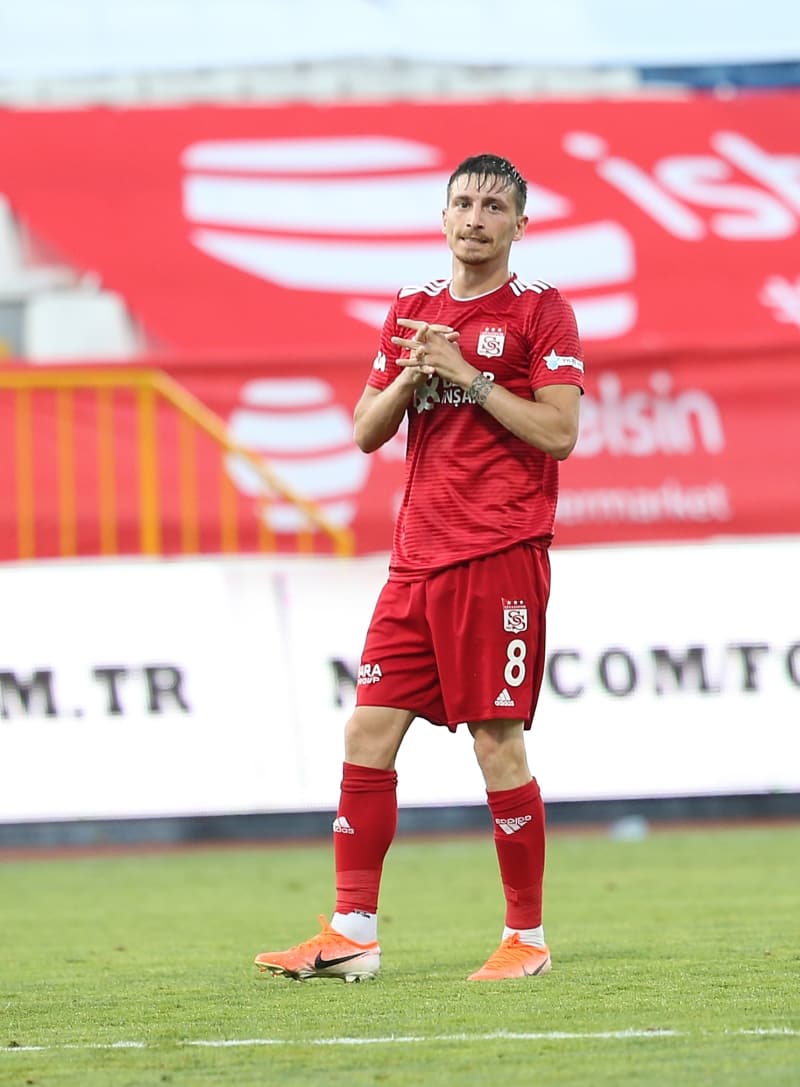 <p>Başta Mert Hakan Yandaş ve Emre Kılıç. Bir büyüğümüz geçtiğimiz günlerde kulağıma fısıldadı:</p>