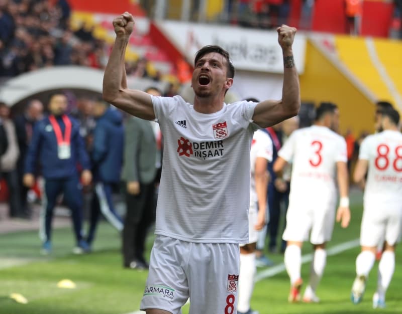<p>Sivasspor’a Mert Hakan Yandaş ve Emre Kılıç için ilginç teklifler gitmiş. Israr edince de devam etti:</p>