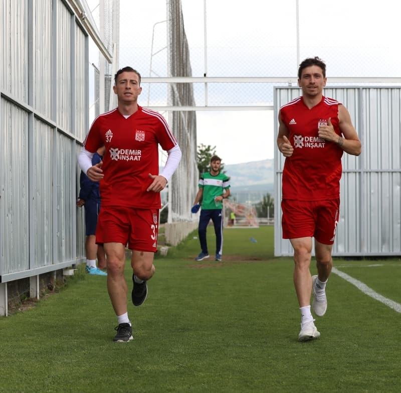 <p>MEHMET ARSLAN: </p><p>Size yakın birilerine yapılmış olabilir mi?</p>