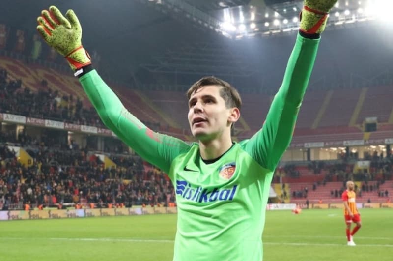 <p>Kontrat lig bitimiyle sona erecek olan Rumen file bekisi, Galatasaray’n hedefindeki bir dier yabanc.</p>