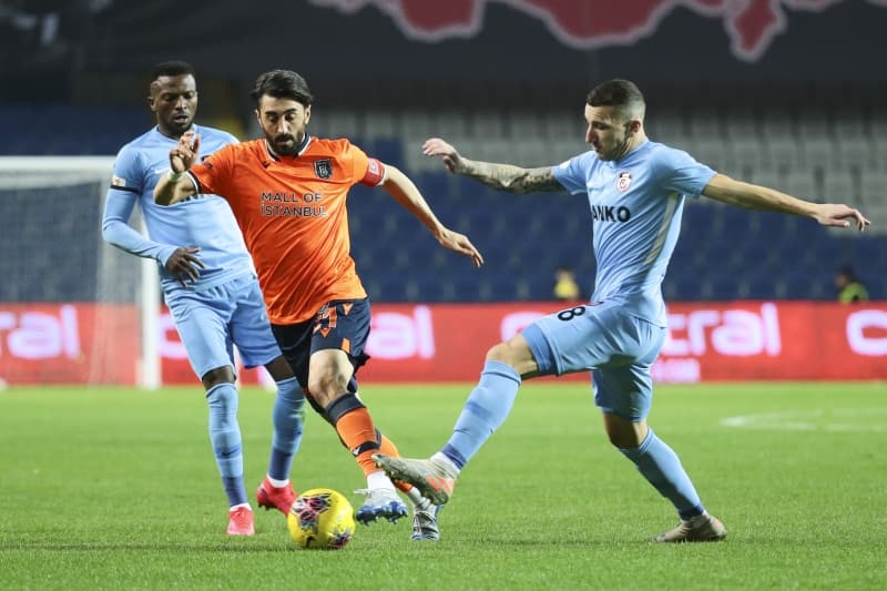 <p>Ba�kan G�ksel G�m��da� da Mahmut'un �nemine de�indi</p>