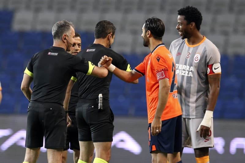 <p><b>MAHMUT TEKDEM�R'�N H�KAYES�</b></p>