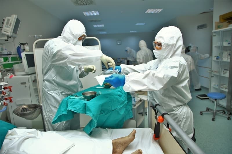 <p>Böylece virüs kaynaklı can kaybının 371'e, vaka sayısının da 74 bin 858'e çıktığı aktarılan açıklamada, iyileşen sayısının ise 54 bin 61'e ulaştığı ifade edildi.</p>