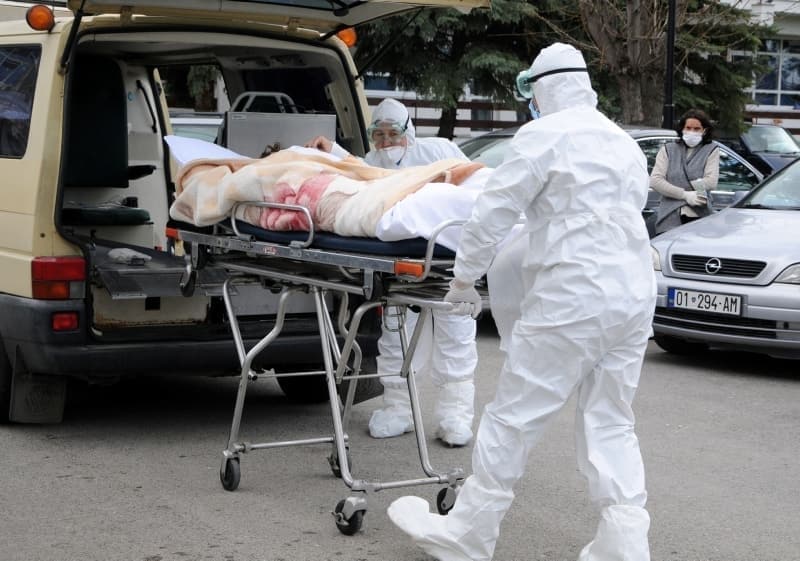 <p>Gana'da başkent Akra 16 bin 68, Ashanti 7 bin 267, Western 2 bin 467 ve Central 1328 ile en fazla vaka görülen bölgeler oldu.</p>