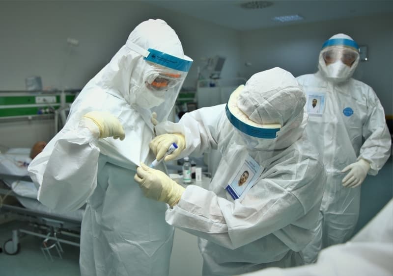 <p><b>BAHREYN</b></p><p><b><br></b></p><p>Bahreyn Sağlık Bakanlığından yapılan yazılı açıklamada, 2 kişinin daha virüs nedeniyle hayatını kaybetmesiyle toplam vefat sayısının 136'ya yükseldiği aktarıldı.</p>