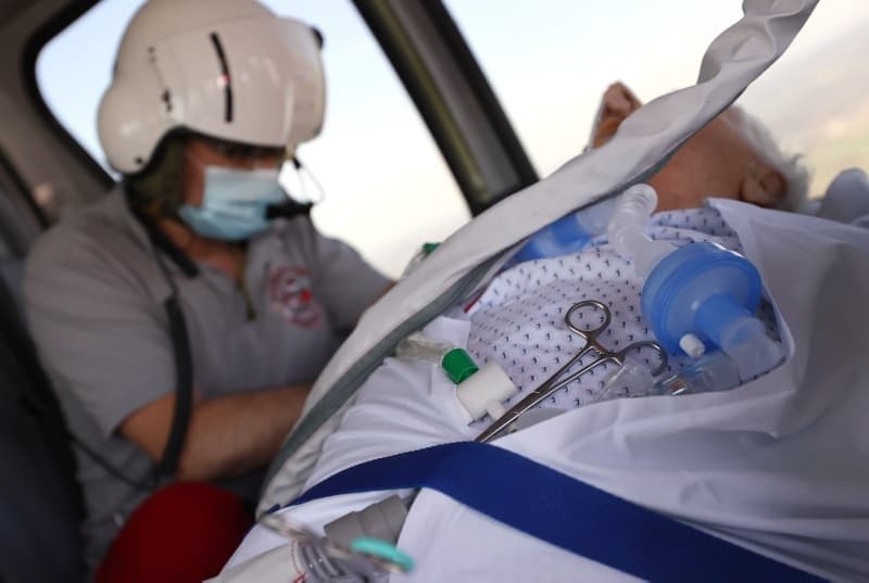 <p><b>UMMAN</b></p><p><b><br></b></p><p>Umman Sağlık Bakanlığından yapılan yazılı açıklamada, COVID-19 hastası 12 kişinin daha yaşamını yitirdiği ve 1067 kişide virüs tespit edildiği belirtildi.</p><p><br></p>