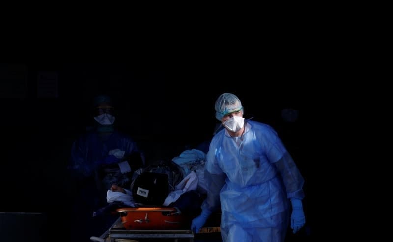 <p>Ülkede vaka sayısı son 24 saatte 691 artarak 31 bin 57'ya yükseldi.</p><p>Son 24 saatte 6 kişinin daha yaşamını yitirmesiyle can kaybı 181 oldu. İyileşen hasta sayısı da 27 bin 801'e ulaştı.</p><p><br></p>