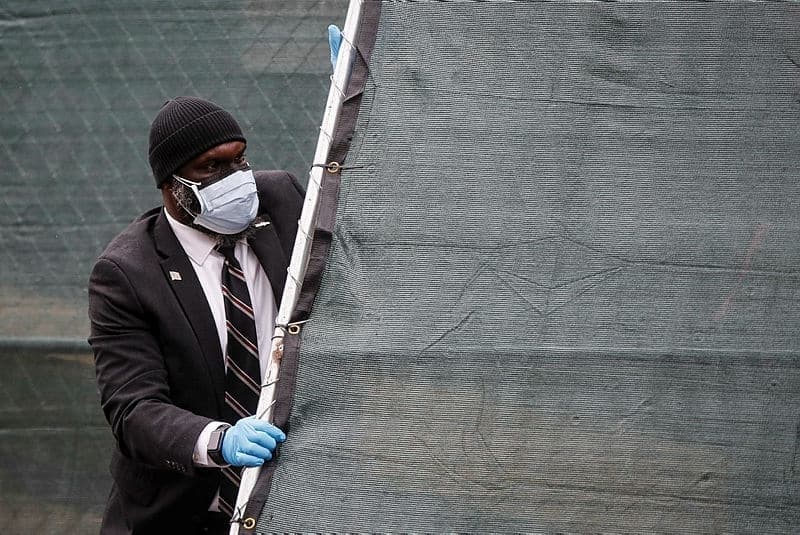 <p><b>BELARUS</b></p><p><b><br></b></p><p>Belarus Sağlık Bakanlığından yapılan açıklamaya göre, son 24 saatte vaka sayısı 156 artarak 67 bin 2'ye, ölü sayısı ise 6 artışla 530'a yükseldi. 337 kişi sağlığına kavuştu ve iyileşenlerin sayısı 60 bin 92'ye ulaştı.</p><p><br></p>