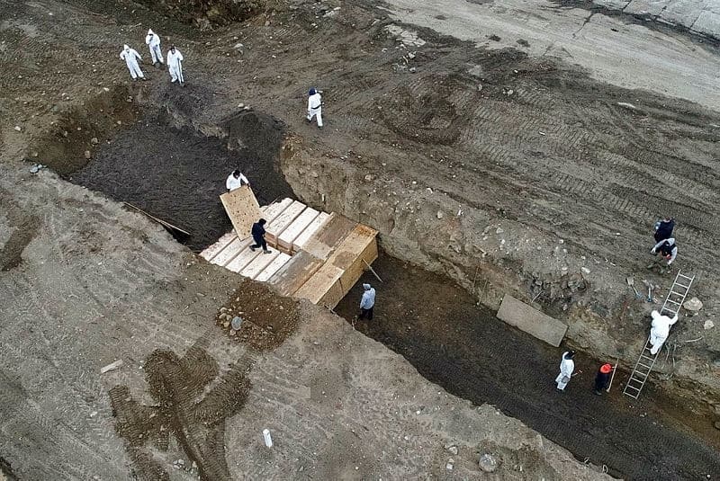 <p>Sağlığına kavuşanların sayısı 535 artarak 22 bin 82'ye ulaştı, yaşamını yitirenlerin sayısı 8 artarak 408'e çıktı.</p><p>Bugüne kadar 676 bin 252 testin yapıldığı Azerbaycan'da 7 bin 143 kişinin tedavisi sürüyor.</p><p><br></p>