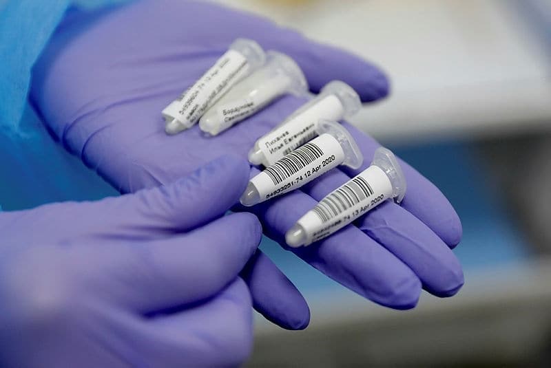 <p>Salgın başından bugüne kadar COVID-19 bulaşanların toplam sayısı 245 bin 864'e ulaştı.</p><p><br></p>