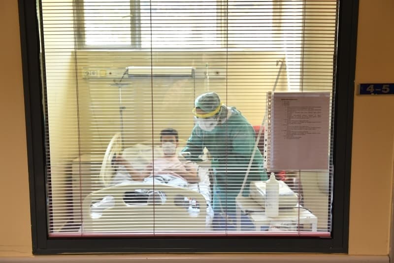 <p>Açıklamada ayrıca, hastalardan 310'nun durumunun ağır olduğu, 26 bin 917 kişinin ise iyileştiği aktarıldı.<br></p>