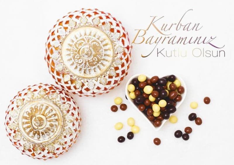 <p>Gnller bir olsun bu mbarek ayda dncelerimiz hem fikir olsun Allah’n yolunda, hayrlara vesile olsun bu mutlu gn tm Mslmanlara Kurban Bayram’nz mbarek olsun </p>