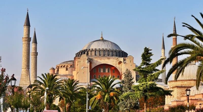 <p>zlemleri gideren, her trl dargnlklar ve krgnlklar unutturan bayramlar, sevgi ve hogr duygularn glendirerek, sevin ve mutluluu yaadmz zel gnlerdir. Sizin ve ailenizin Kurban Bayram'n tebrik ediyorum.</p>