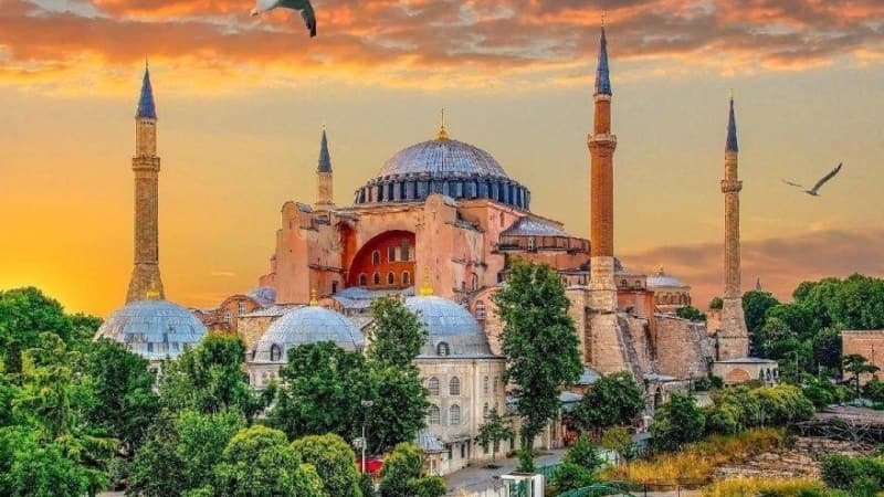 <p>Dua kaplarnn azna kadar ak, bela ve ktlklerin arndrld bu gzel gnn hayrlara vesile olmasn dilerim. Kurban Bayramnz kutlu olsun.</p><p><br></p>