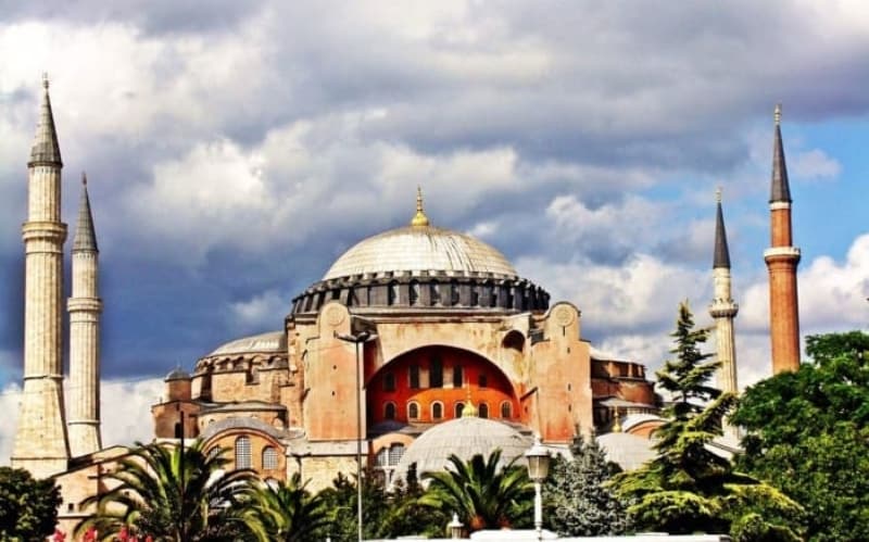 <p>Kurban Bayram’nn btn evlere, gnllere, huzur ve bereket getirmesini Cenab Allah’tan niyaz ediyorum.</p><p><br></p>