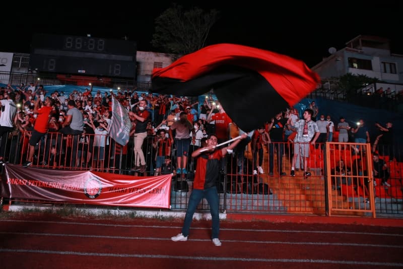 <p>İşte futbolcuların ve taraftarın coşkusu</p>