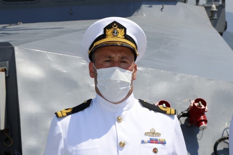 <p>Deniz Kuvvetlerinin muharip unsurlarnda grev yapacak eklide yetitirilen her deniz subaynn en byk hayallerinden birinin, gemi komutan olmak olduunu belirten Dalay, kendisinin de bir yldr bu onurlu grevi yrttn bildirdi.</p>