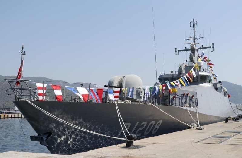 <p>Gemi komutannn asli grevinin, Trkiye Cumhuriyeti'nin deniz yetki alanlarnda hak ve menfaatlerin korunmasna katk salamak maksadyla gemisini her an harbe hazr halde tutmak olduunu vurgulayan Dalay, yle konutu:</p>