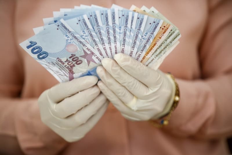 <p>Yapılan düzenlemeyle 31 Aralık 2020 tarihine kadar nakden veya hesaben yapılan kira ödemelerine %10 oranında gelir vergisi kesintisi yapılacak. </p>