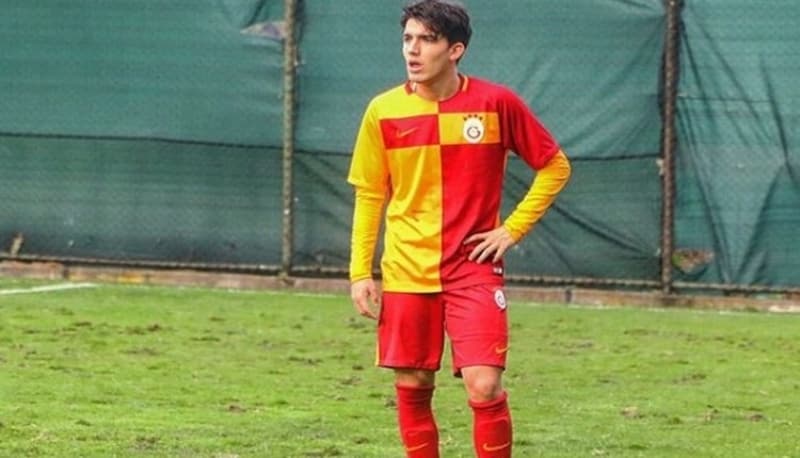 <p>Geride bıraktığımız sezon UEFA Gençlik Ligi’nde 6 maçta forma giyen ve yine Türkiye U-19 Elit Ligi’nde 20 maçta oynayan Süleyman Luş’un gelişiminden memnun olan Terim’in 19 yaşındaki futbolcuya A Takım kadrosunda yer vermeyi planladığı öğrenildi.</p>