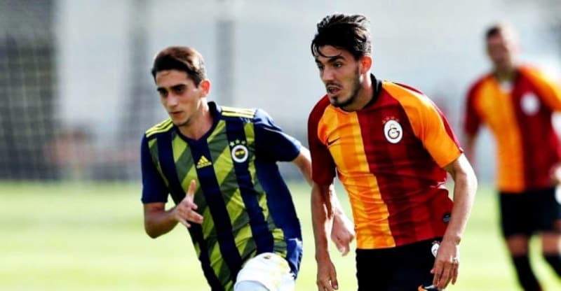 <p>Galatasaray ile sözleşmesi 2021’de sona erecek olan Süleyman Luş ile önümüzdeki günlerde uzun süreli yeni bir kontrat yapılacağı belirtildi.</p>