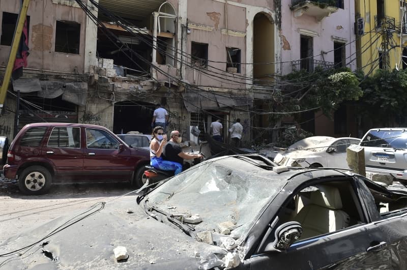 <p>Lübnan'ın başkenti olan Beyrut'ta halkın büyük çoğunluğunu Araplar, Lübnanlılar, Filistinli mülteciler ve Suriyeliler oluşturuyor.</p><p>İsrail Başbakanı Netanyahu, 2018 yılında Birleşmiş milletler Genel Kurulu'nda yaptığı konuşmada Lübnan'ın başkenti Beyrut'ta meydana gelen devasa patlamanın yaşandığı bölgeyi işaret ederek 'Düşmanlarımızın kendine ölümcül silahlar ile donatmasına asla izin vermeyeceğiz. Bugün Hizbullah'a bir mesajım var. İsrail ne yaptığınızı biliyor, İsrail bunu nerede yaptığınızı biliyor ve İsrail bu olaydan kurtulmanıza izin vermeyecek' ifadelerini kullanmıştı.</p>