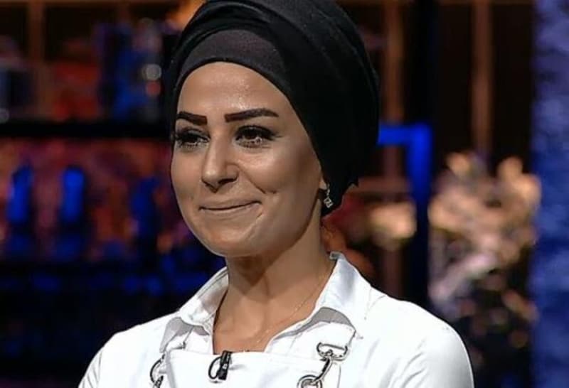 <p><span >MasterChef Türkiye 2020’nin 26 Temmuz tarihinde yayınlanan 10. bölümünde üçlü düellolar devam etti. İlk grupta Fransız tostu ile yarışan Esra Tokelli, en iyi tabağı hazırlayarak düelloyu kazandı ve final turuna çıktı.</span><br></p>