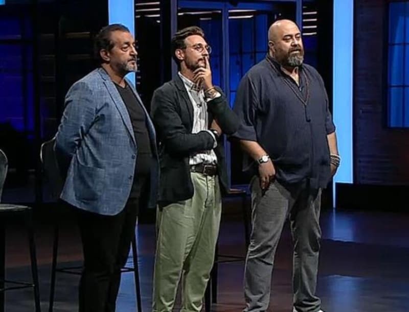 <p>MasterChef'in 27 Temmuz tarihli 11. bölümünde ilk grupta Oya Çelik, Duygu Acarsoy ve Gamze Günalp süzme mercimek çorbası ile şeflerin karşısına çıktı. İlk grubun kazananı Duygu Acarsoy oldu.</p>