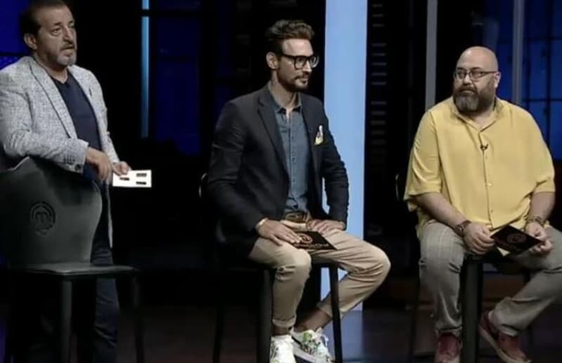 <p>Arkadaş oldukları bilinen Emir Elidemir ve Ege Pakalın bu turda birbirlerine rakip oldu. İkilin bir diğer rakibi ise Sertaç Tokyay'dı. 45 dakika süre içinde kendi yorumları ile bir hamburger yapmaya çalışan üçlüden kazanan isim Emir Elidemir oldu ve final turuna çıktı.</p>