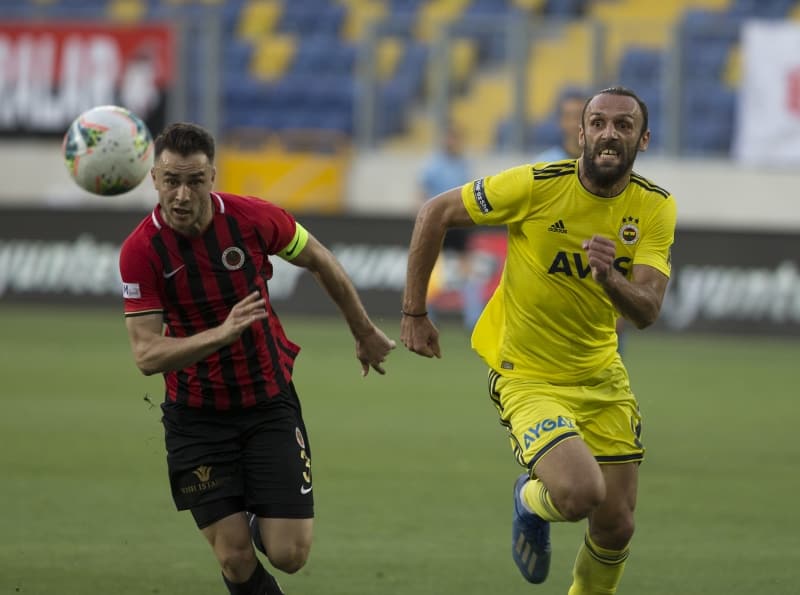 <p><b>MERT HAKAN RESMEN AÇIKLANDI </b></p>