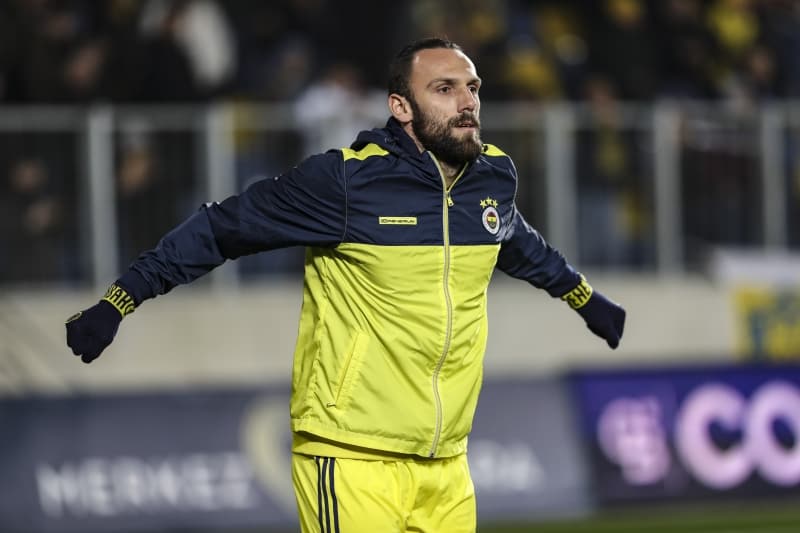 <p><b>FENERBAHÇE 25 MİLYON EURO İSTİYOR</b></p>