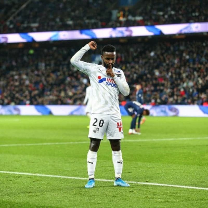 <p><b>FRANSA BASINI GOLCÜYÜ AÇIKLADI </b></p><p>Fransız basınında Le 10 Sport'un özel haberine göre Fenerbahçe, bu sezon Ligue 1'e veda eden Amiens'in Kolombiyalı forveti Stiven Mendoza'yı gündemine aldı.</p>