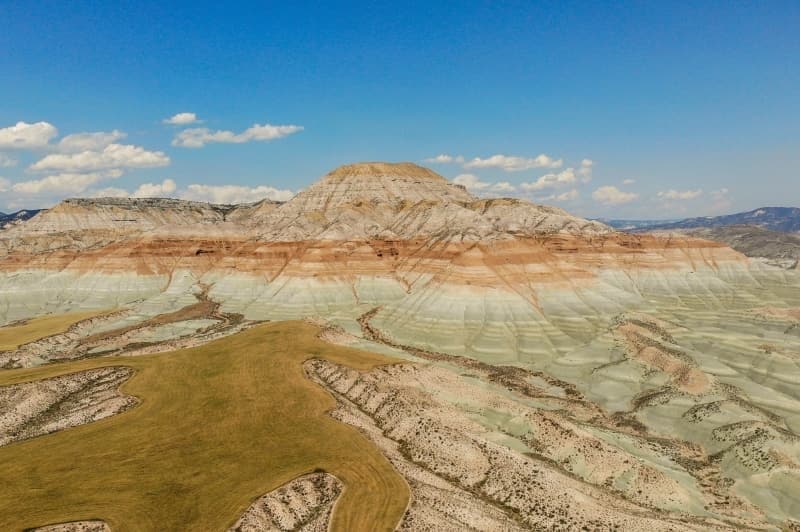 K�z Tepesi Tabiat An�t�nda yap�lacak olan �e�itli d�zenlemeler ile daha faydal� olabilece�ini dile getiren Tuncer, “Tabiat Varl�klar�n� Koruma Genel M�d�rl��� taraf�ndan tabiat an�t� olarak belirlenmi�tir. Y�r�y�� rotalar�, parkurlar, tabelalar ve d�zenlemeler yap�larak turistik gezilere a��l�rsa ilgi g�rebilme potansiyeli y�ksektir. D�nya �zerinde Nall�han’daki bu istif ile renkler a��s�ndan benzerlik sunan istiflere �in, Peru, Arjantin ve Amerika‘da rastlan�lmaktad�r. Bu b�lgeler jeosit ve/veya jeopark olarak koruma alt�na al�nmakta ve turistik gezilere uygun hale getirildi�ini” aktard�.