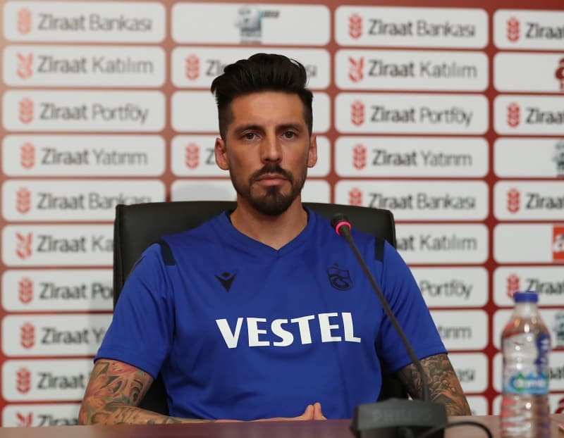 <p>Deneyimli oyuncunun kararını kısa süre içinde vermesi bekleniyor.</p>