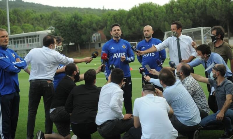 <p>Öte yandan Bulut, idmanı takip eden basın mensuplarının da yanına gerelek, 'İki günde bir antrenman açacağız. </p>