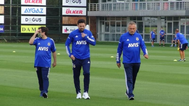 <p>Öte yandan sarı lacivertli ekiple sözleşmeleri sona eren Tolga Ciğerci, Mehmet Ekici ile kiralık sözleşmesi sona eren Simon Falette, antrenmanda yer almadı.</p>